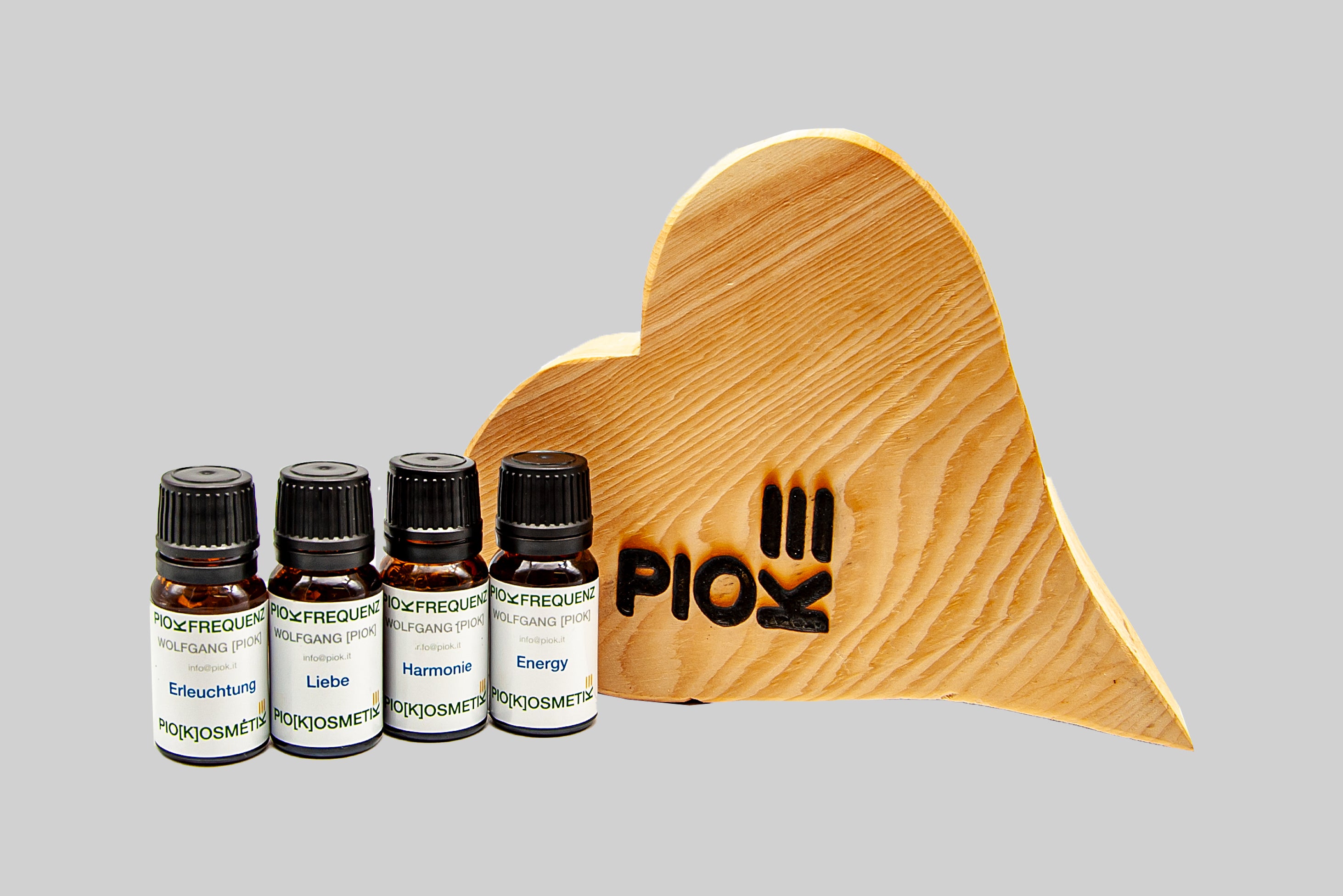 Holzherz mit den vier ätherischen Ölen Liebe, Erleuchtung, Energy, Harmonie